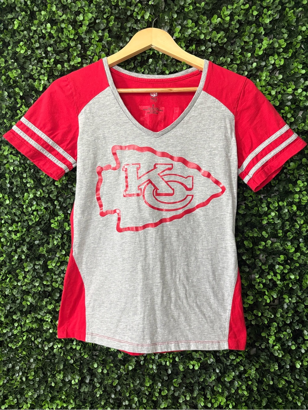 NFL Women’s Red & Gray Kansas City Chiefs V-Neck Tee